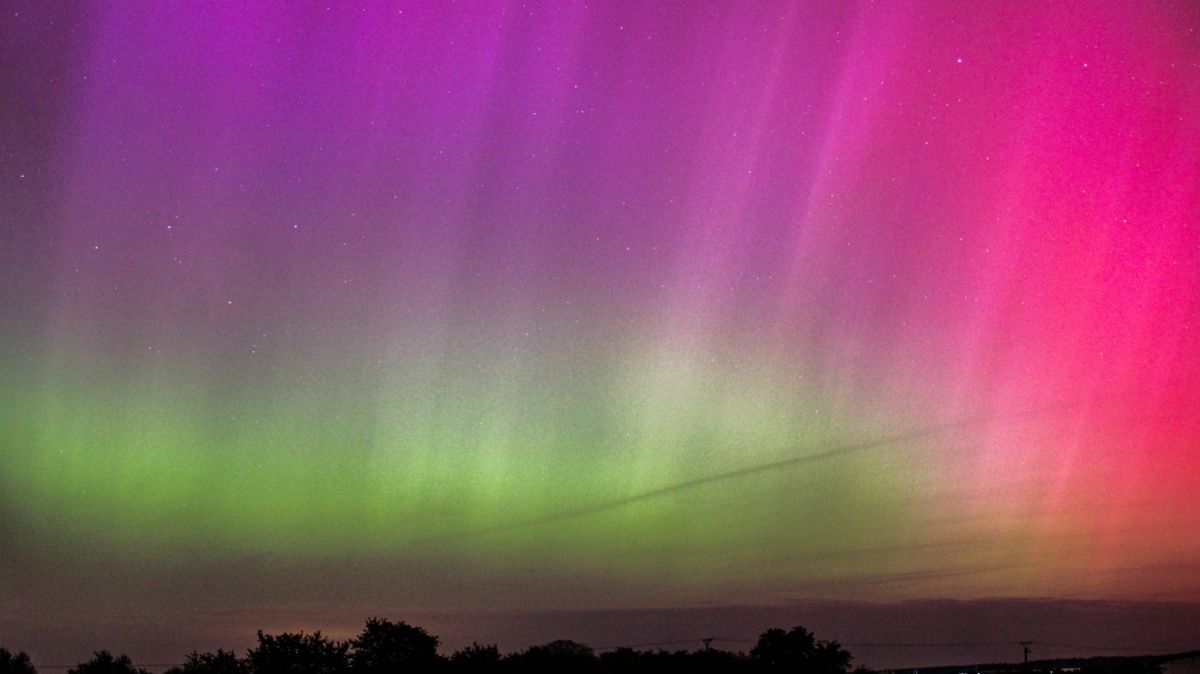 Následující noci projasní polární záře. Její krásu naruší svit Měsíce